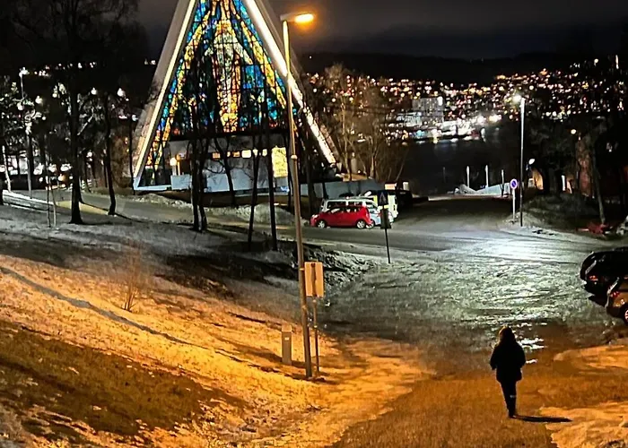 Med Spektakulaer Utsikt Тромсё